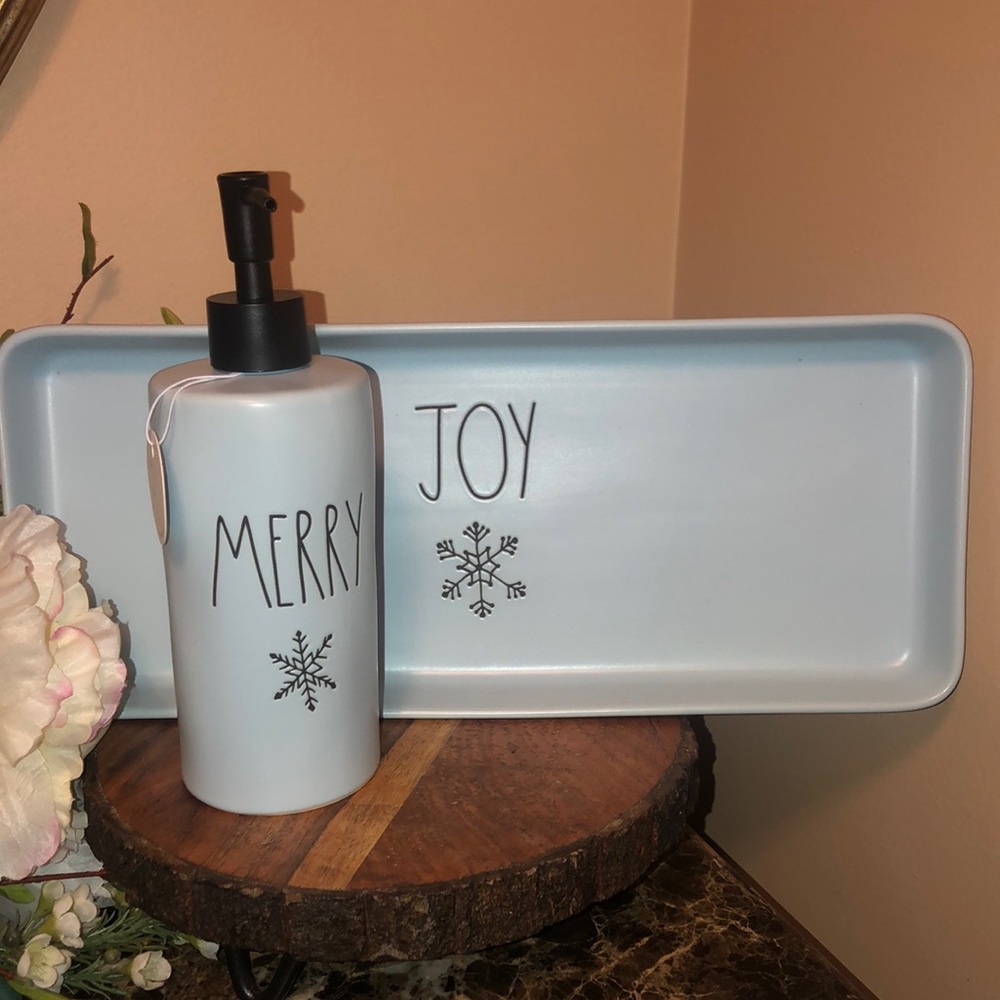 NEW 2022 RAE DUNN ROYAL BLUE TRINKET TRAY AND SOAP DISPENCER WITH SNOWFLAKE